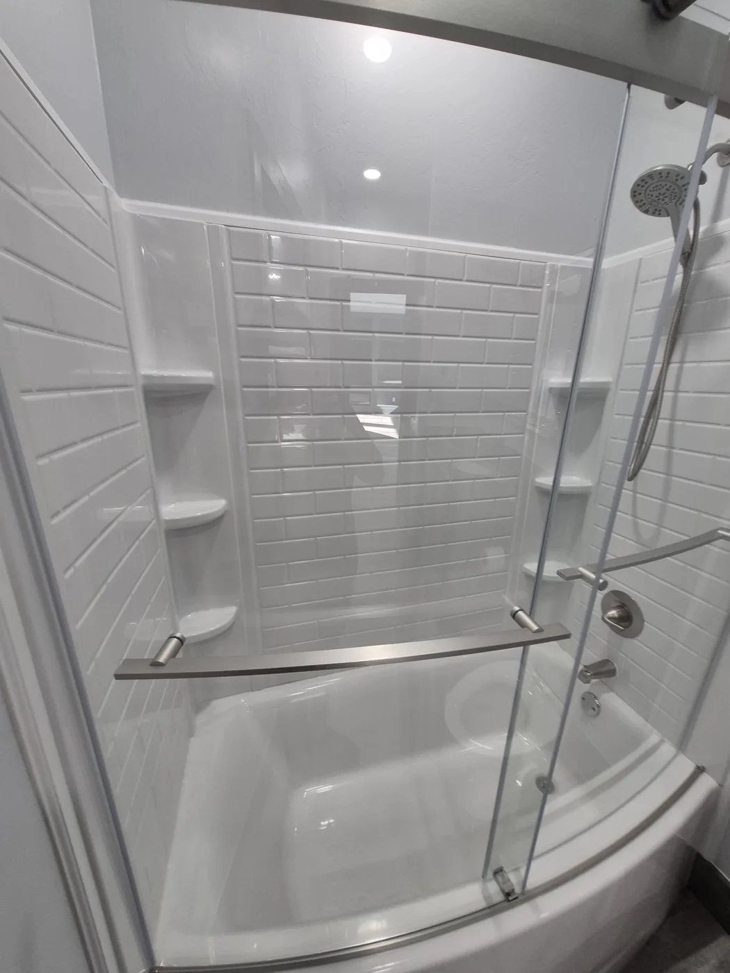 Shower and tub combo after a deep clean