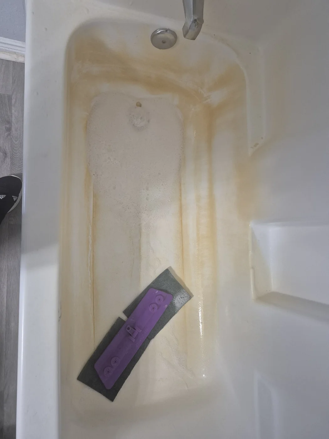 Deep cleaning a stained tub