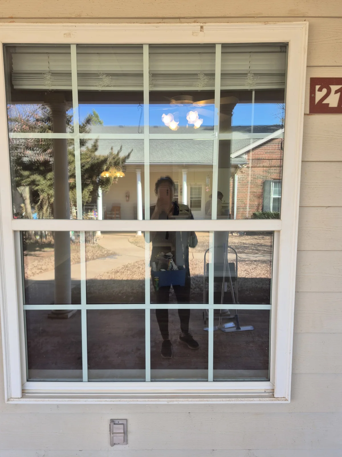 Window cleaning in an Edmond, OK home